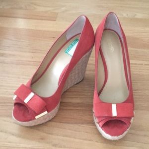 Platform peep shoes 👠